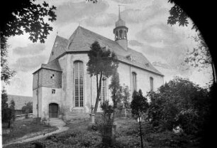 Dorfkirche und Friedhof
