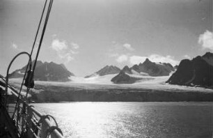 Reisefotos Norwegen. Spitzbergen. Blick vom Passagierschiff "Milwaukee" zur Küste der Magdalenenbucht