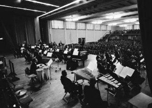 Donaueschingen: Donaueschinger Musiktage; Stadthalle; drei Orchester: Hans Rosbaud, Pierre Stoll und H. Schatz