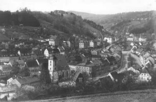 Glashütte in Sa. : Glashütte. Stadtzentrum mit Wolfgangskirche. Blick über das Müglitztal nach Nordost