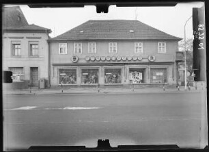 Beeskow, Ernst-Thälmann-Straße (Berliner Straße) 28. Wohnhaus mit Ladeneinbau. Straßenfront
