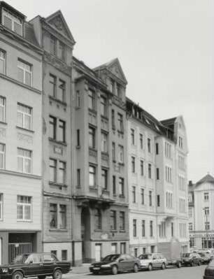 Wohnhaus mit Laden