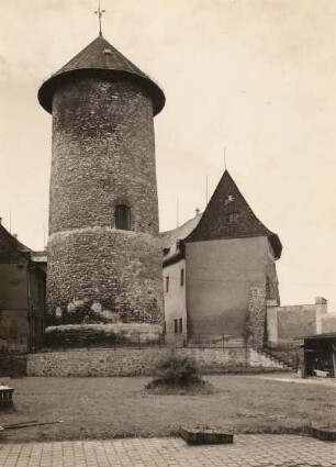 Oelsnitz-Voigtsberg. Schloss. Schlossturm vom Schlosshof aus gesehen