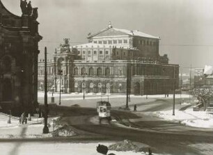 Dresden, Semperoper, Blick von der Brühlschen Terrasse über den Theaterplatz