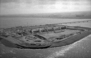Welt: Lufbilder, Bauinsel [für das Eidersperrwerk]