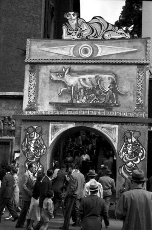 Basel (Schweiz): Barfüsserplatz; Römischer Triumpfbogen am Münsterberg