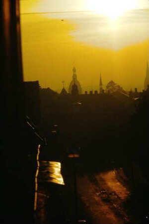 Blick auf Detmold aus dem Fenster am Haus Bielefelder Straße, im Sonnenuntergang; farbig