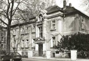 Dresden-Neustadt, Nordstraße 6 / Ecke Zittauer Straße. Wohnhaus (1851/1900). Straßenansicht mit Einfriedung