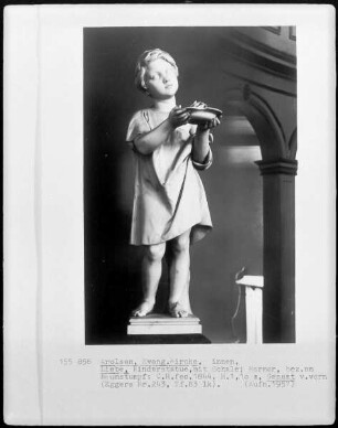 Kinderstatue als Allegorie der Liebe