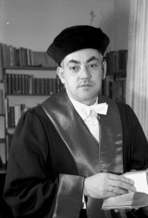 Freiburg: Wohnung; Prof. Dr. Horst Ehmke; Portrait im Talar