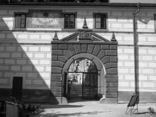 Nordtor des großen Schlosshofes