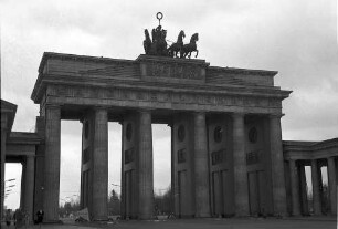Berlin: Brandenburger Tor vom Pariser Platz