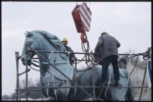 Abbau der Quadriga vom Brandenburger Tor, Transport der Pferde