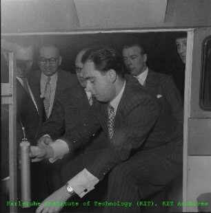 Besuch von Dr. Siegfried Balke (Bundesminister für Atomkernenergie und Wasserwirtschaft (BMAtW)) am Kernforschungszentrum Karlsruhe (KfK)