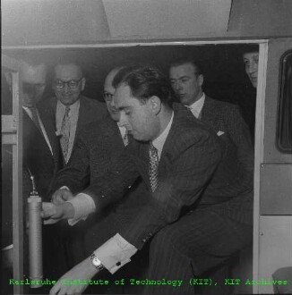 Besuch von Dr. Siegfried Balke (Bundesminister für Atomkernenergie und Wasserwirtschaft (BMAtW)) am Kernforschungszentrum Karlsruhe (KfK)