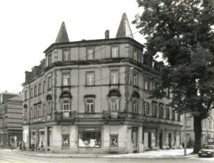 Dresden-Cotta, Warthaer Straße 21/Ecke Gottfried-Keller-Straße. Wohnhaus mit Laden (um 1895)