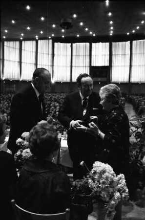 Preisverleihung zum Blumenschmuckwettbewerb 1968 in der Schwarzwaldhalle.