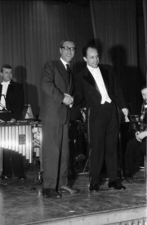 Donaueschingen: Donaueschinger Musiktage; Roman Haubenstock-Ramati (Israel); Beifall