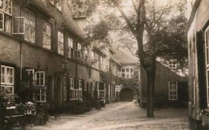 Lübeck, Füchtings Hof : Stiftungshof unterhalb der Katharinenkirche
