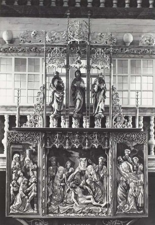 Flügelaltar aus Schneeberg. Scheibenberg, Johanniskiche : Flügelaltar aus Schneeberg (um 1510). Kreuzabnahme im Mittelschrein, Kreuztragung und Grablegung. Holz, farbig gefaßt. Breite des Mittelschreins 143 cm. Teilansicht ohne Predella. Scheibenberg, Stadtkirche St. Johannis