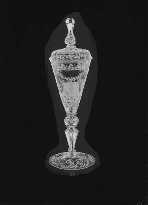 Deckelpokal (mit Laub- und Bandelwerkornamenten und Monogrammen) aus Schloß Moritzburg