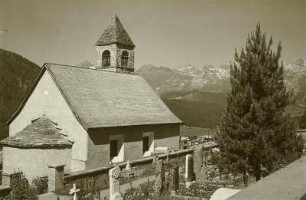 Pontresina (Schweiz). Kirche Santa Maria. Ansicht von Südosten