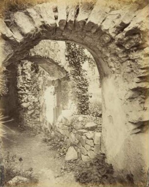 Studien vom Heidelberger Schloss und anderen Ruinen: Weg durch verfallenes Gewölbe, Hardenburg