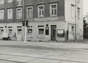Dresden-Pieschen, Leipziger Straße 85. Wohnhaus (um 1890) mit Gaststätte "Broilerbar"