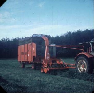Fotografie: Futtererntetechnik, Feldhäcksler gezogen, Grassilage, Pickup