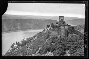 Kamp-Bornhofen. Blick von der Ruine Liebenstein aus zur Burg Sterrenberg
