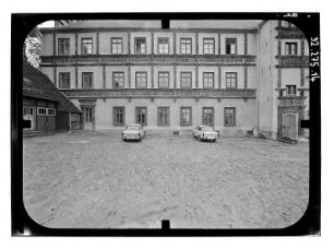 Gadebusch. Schloß (1571-11573; C. Haubitz; Restaurierung 1903-1904; G. Hamann). Hoffront mit Treppenhaus (Teilansicht)