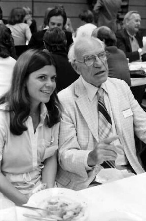 1978 Medizin 26. Juni bis 30. Juni; Studentenabend Gespräche mit Laureaten: Sir John C. Eccles [mit Tochter ?]