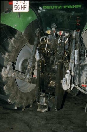 Fotografie: Traktor, Zapfwelle, Dreipunktaufhängung, Untenanhängung