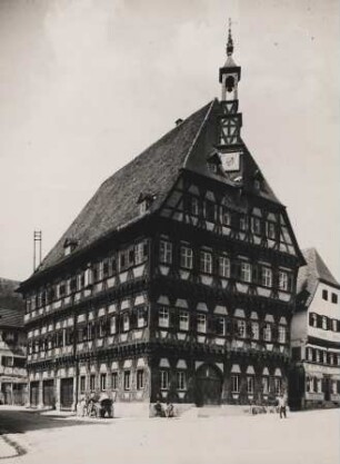Baden-Würtemberg. Markgrönningen. Ansicht des vor 1441 im spätgotischen Stil in alemannischem Fachwerk errichteten Rathaus