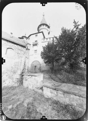 Heldburg (Bad Colberg-Heldburg). Veste Heldburg (Baubeginn 12. Jh.). Amtsbau mit Hauptturm. Ansicht von Südsüdwest