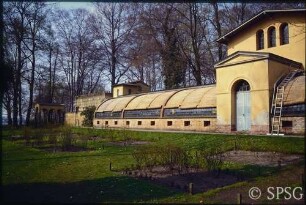 Berlin, Schlossgarten Glienicke, Orangerie, im Hintergrund der Klosterhof.