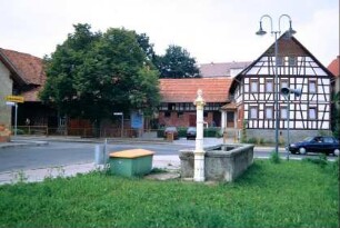 unterer Dorfbrunnen, Straßenkreuzung, Bauernhof