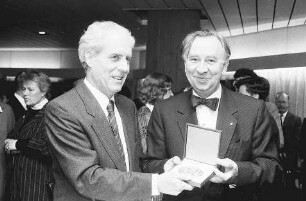 Freiburg im Breisgau: Prof. Günter Mackensen erhält die Universitäts-Medaille