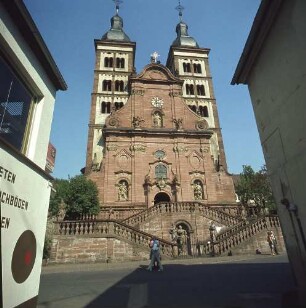 Amorbach. Kloster Amorbach (734 gegründet). Fassade der Abteikirche