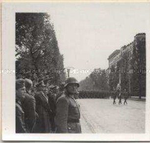 Die Soldaten Adolf Hitlers im Felde, Parade für Adolf Hitler in Warschau