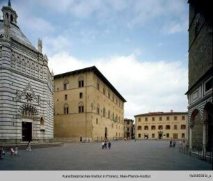 Piazza Duomo, Pistoia