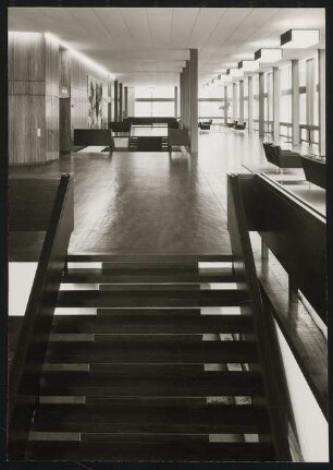 Stadthalle (auch: Mercatorhalle), Duisburg: Treppenaufgang zum Foyer Obergeschoss