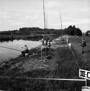 C.I.P.S. (Confédération Internationale de la Pêche Sportive) 16. Welt-Wettfischen: Trave beim Brenner Moor: Sportfischer beim Wettkampf