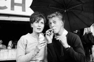 Schauinslandrennen: Dieter und Ursula mit Coca-Cola Dose