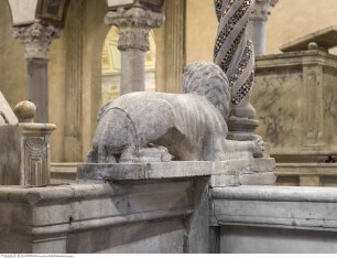 Osterleuchter, Löwe mit Osterleuchter