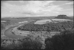 Blick von der Aussichtsplattform zum Lilienstein