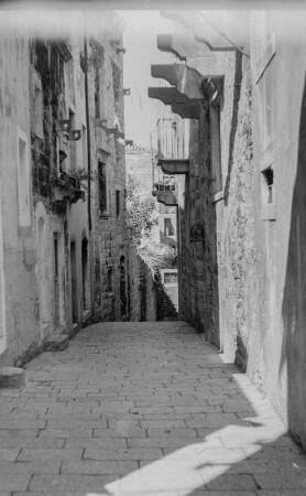 Gasse : Gasse in der Altstadt von Hvar.