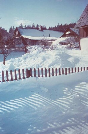 Böhmen. Gehöft im Schnee