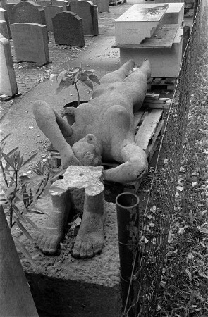 Berlin-Pankow : In Berlin-Pankow, Blankenburger Strasse am Friedhof
