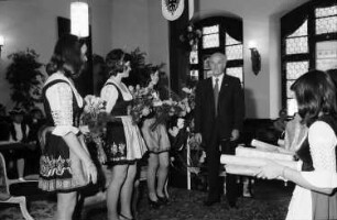 Freiburg: Kaufhaussaal; Verabschiedung der Weinkönigin 1972